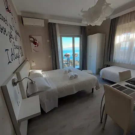 Athena Charming 3* تاورمينا