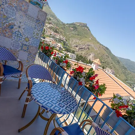 Athena Charming Bed & Breakfast