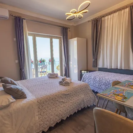 Athena Charming Bed & Breakfast 4*