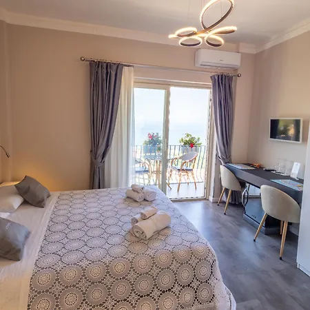 Athena Charming Bed & Breakfast 4*