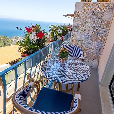 Athena Charming Bed & Breakfast 4*