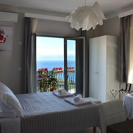 Bed and Breakfast Athena Charming Ταορμίνα