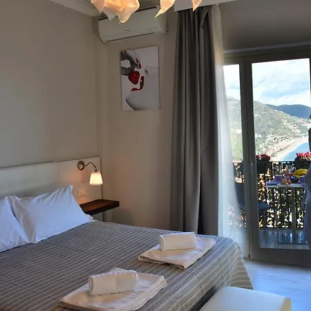 Athena Charming Bed and Breakfast